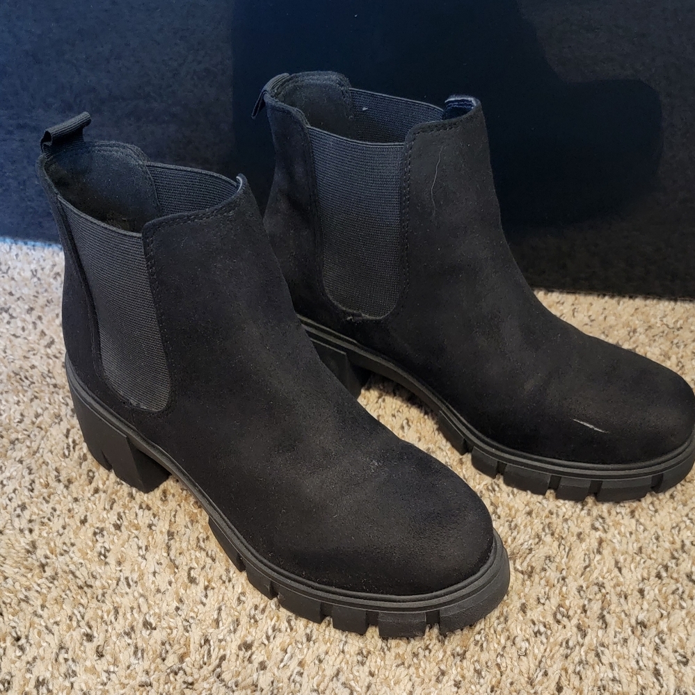 Chunky Chelsea boots